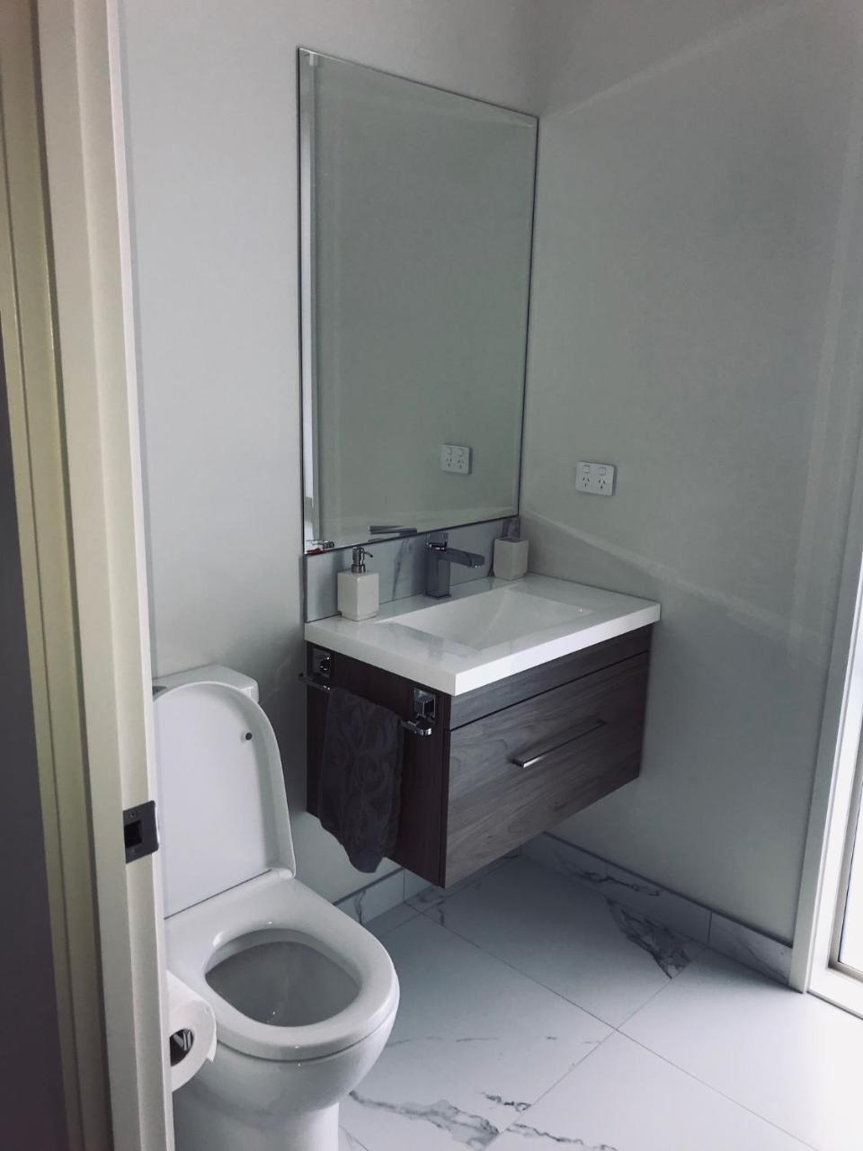 Modern Self Contained Apartment In Riverhead Buitenkant foto